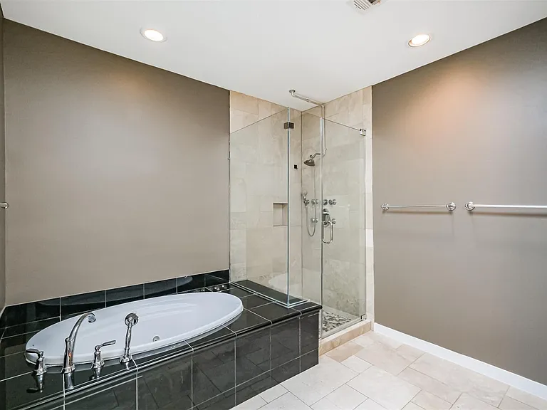 2364 Arlington St — Photo 30