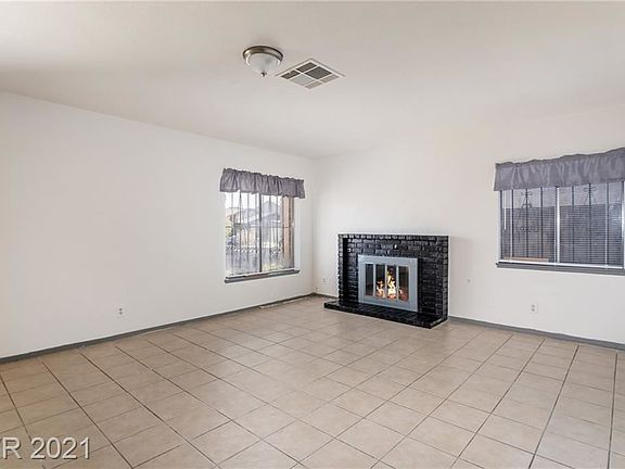 4th image of 808 Dolores Dr