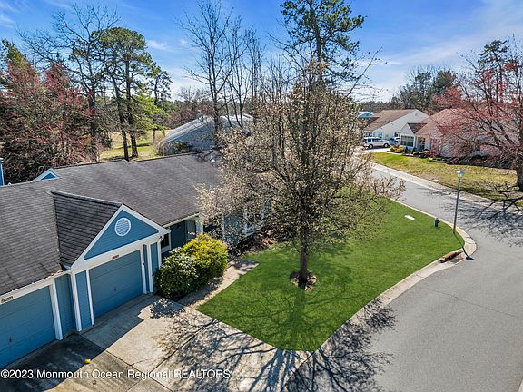 2nd image of 1050B Buckingham Drive