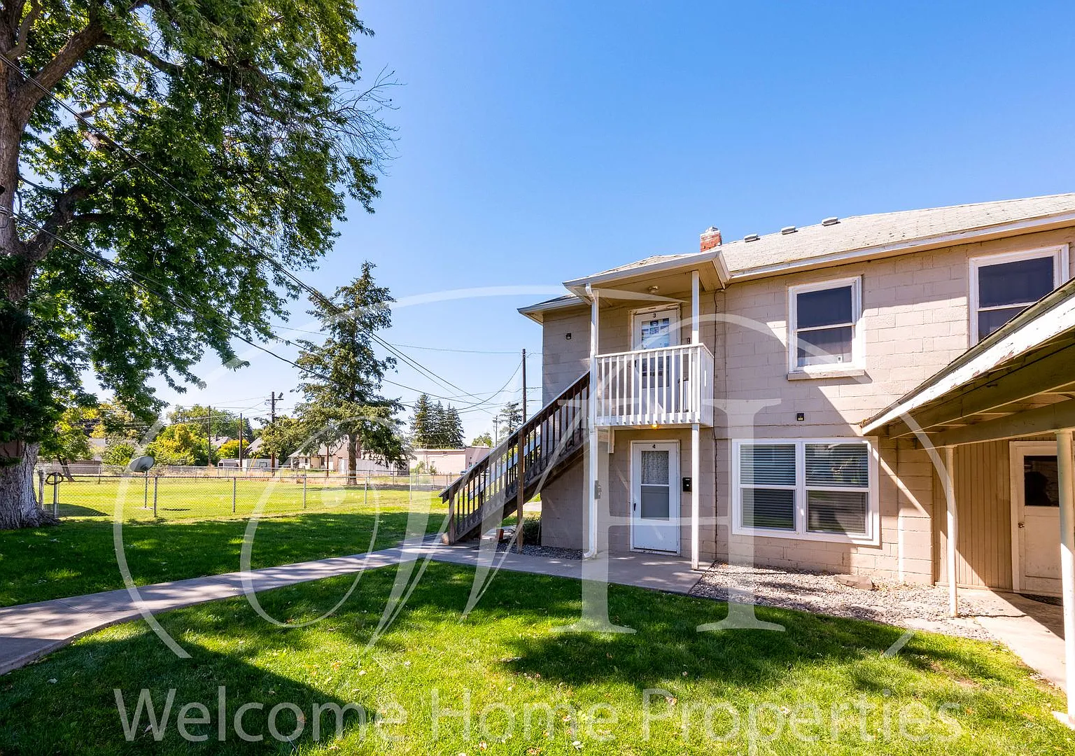 43 NE Ash Ave — Photo 1