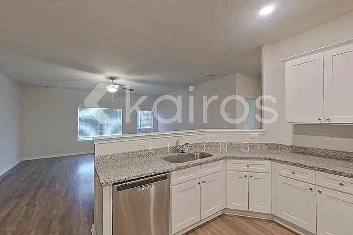 3494 Bridgewood Dr — Photo 7