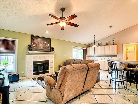 4th image of 1074 Providence Ln