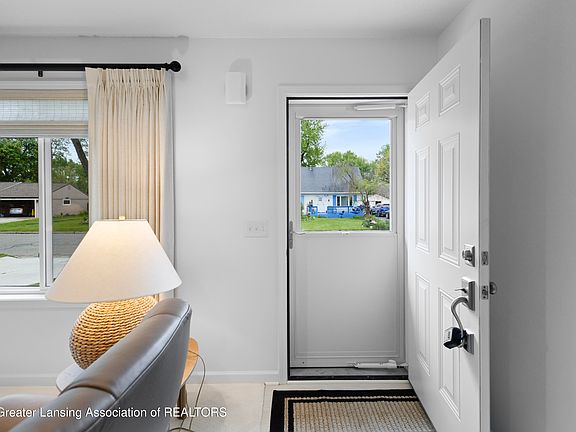 3rd image of 410 Julian Ave