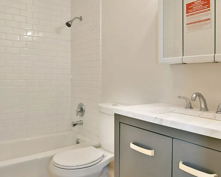 560 Gladys St — Photo 12