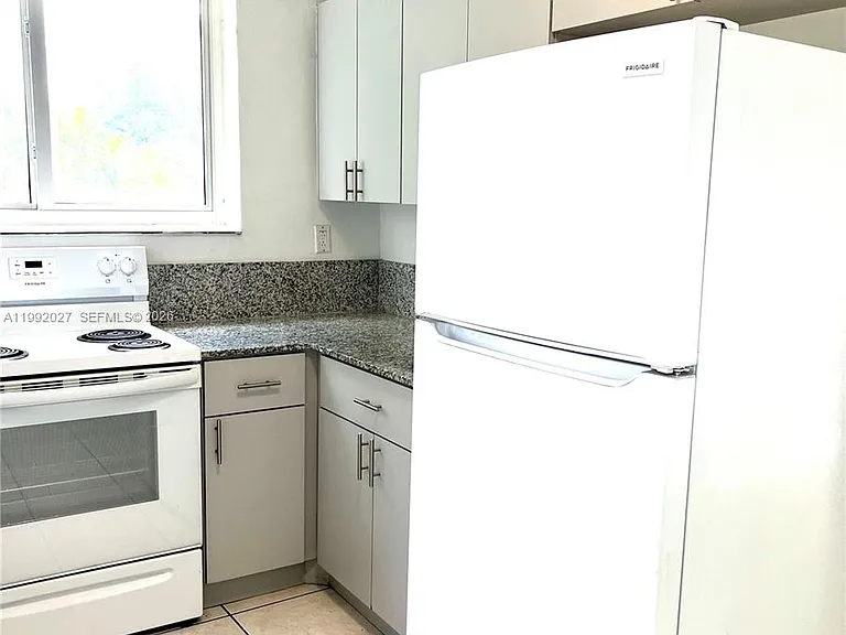 2121 SW 4th St — Photo 14