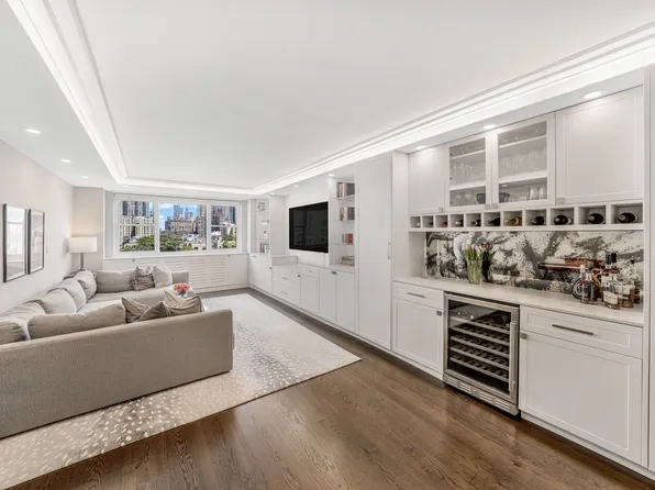 315 East 72nd Street image 5 of 14