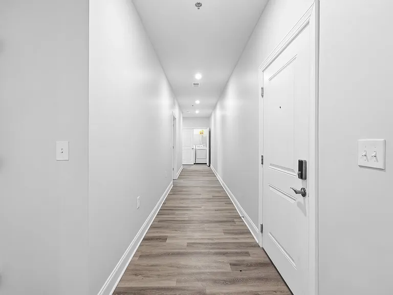 135 E 12th Ave #404 — Photo 33