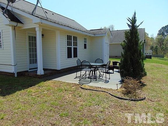5th image of 137 Carriage Hill Dr