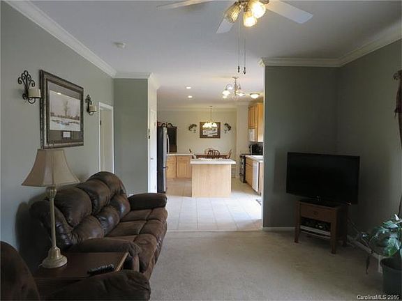 4th image of 2670 Silverbrook Dr