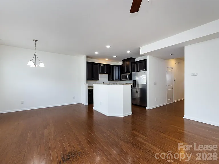 2436 Silverthorn Dr — Photo 7