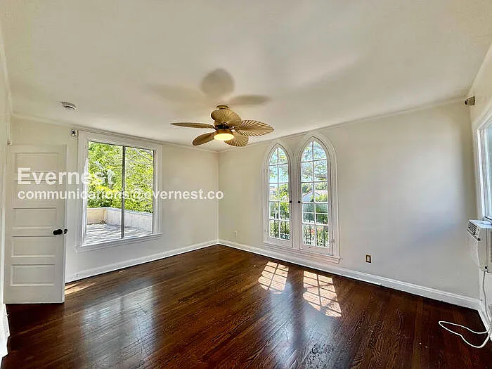 132 N Crescent Heights Blvd — Photo 19