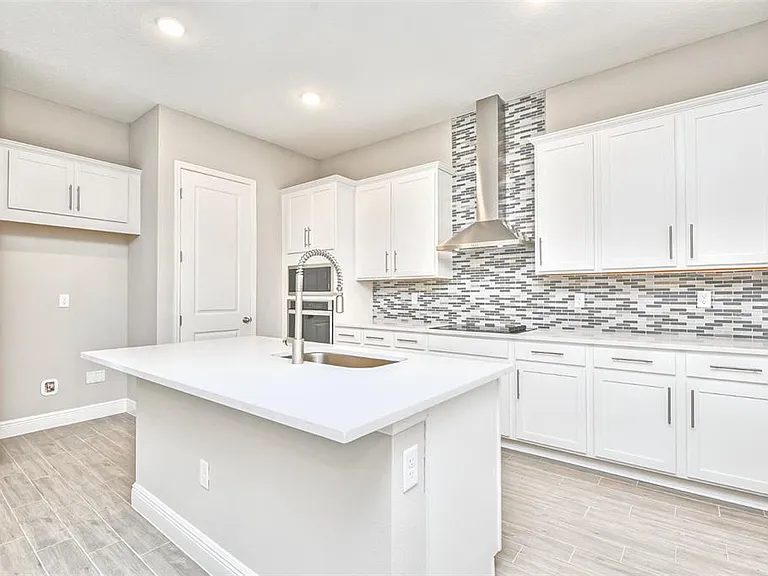 6427 Cyrils Dr — Photo 10