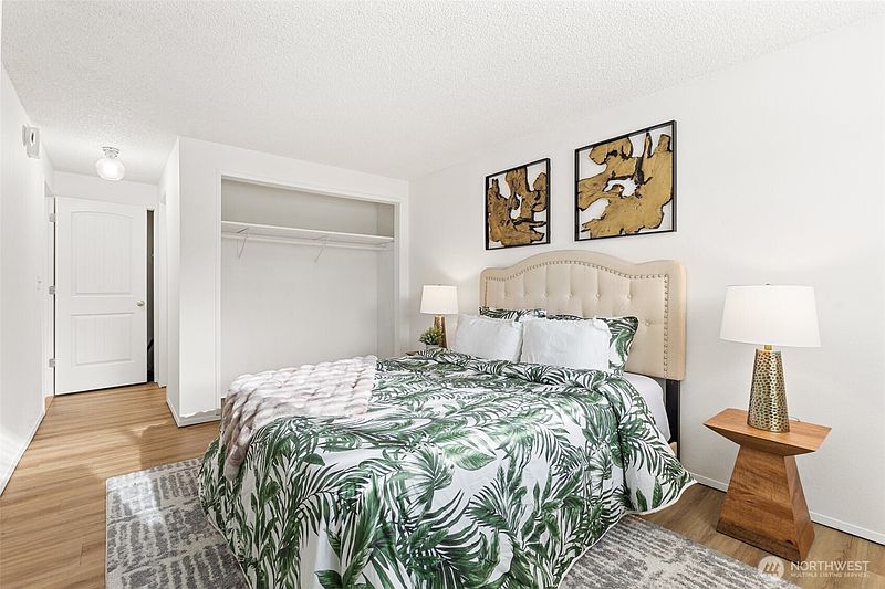 4th image of 2020 Grant Avenue S #A202