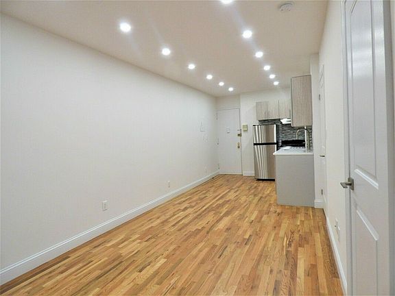 3rd image of 26 Leroy St APT 21