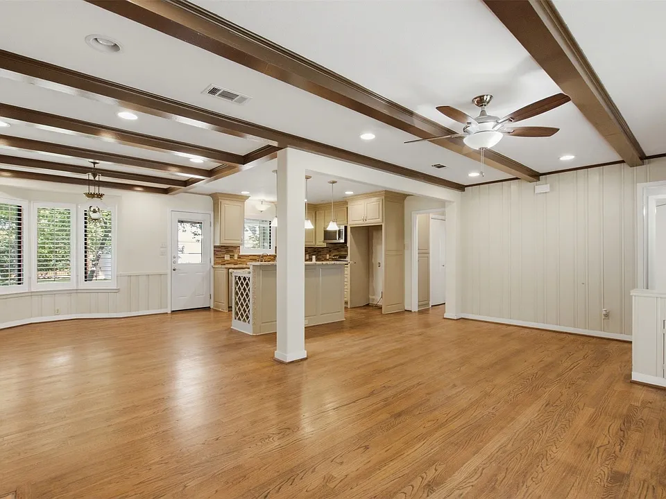 6445 Glennox Ln