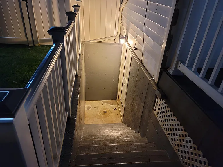 Entrance Steps are Wide