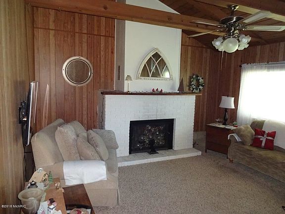 3rd image of 1275 N Luce Ave
