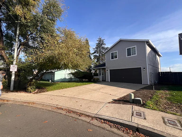 432 Alexander St NE — Photo 1
