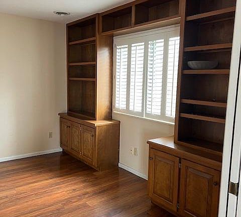 3rd image of 4526 Belmont Rd