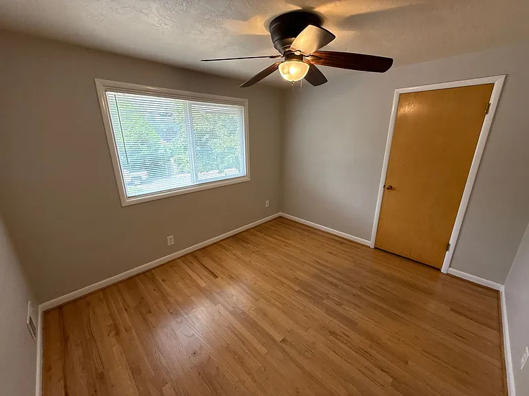 2530 Summer St SE — Photo 9