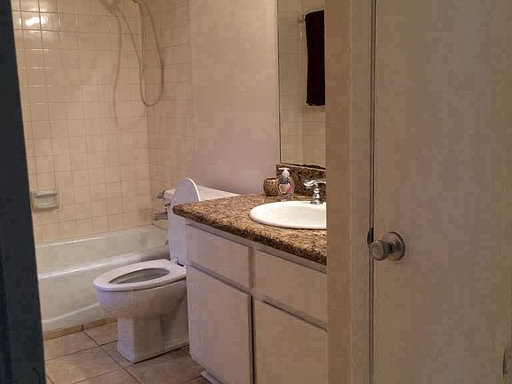 Secondary bedroom bath