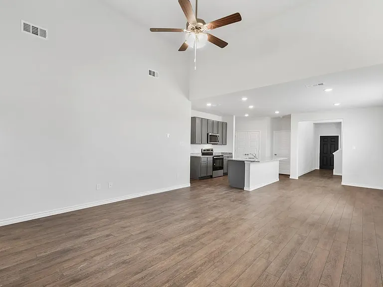 10605 Bleat St — Photo 3