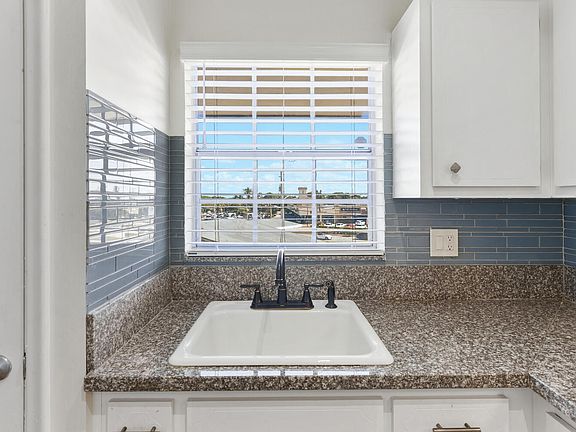 5th image of 400 NE 20th Street #D303