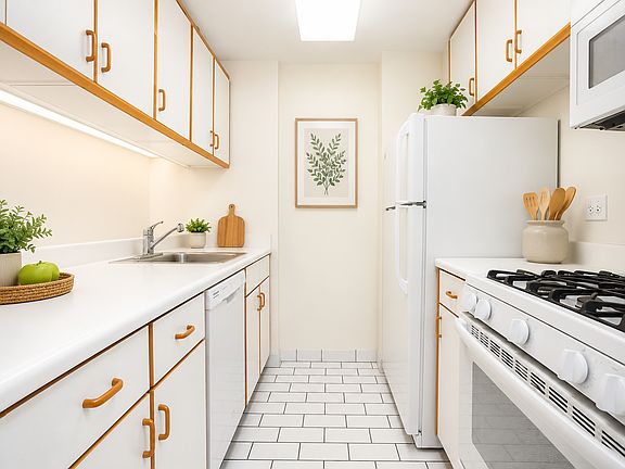 4th image of 200 Rector Pl APT 8T