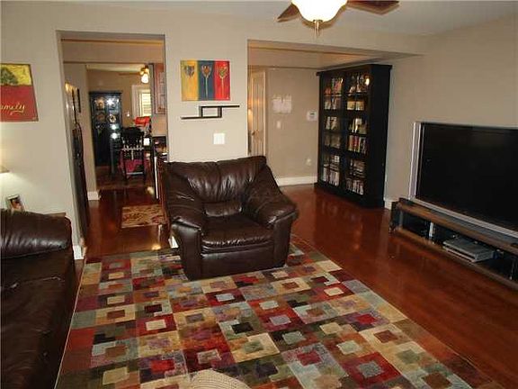 3rd image of 7490 Germantown Sq S