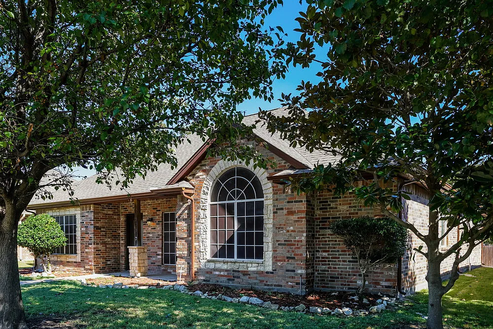 3 bed, 2.0 bath, 1718 sqft, $2,270 — Photo 3