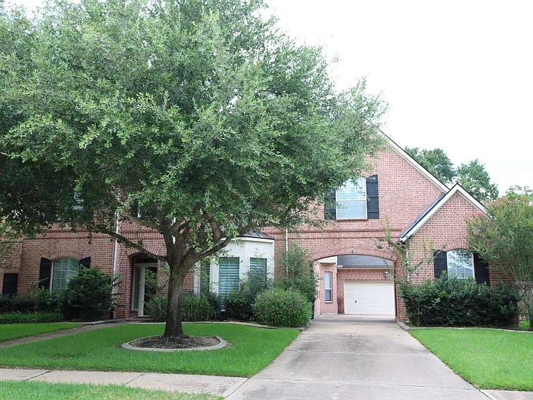 7102 Spring Run Ln — Photo 1