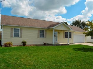 902 Dearbaugh Ave, Wapakoneta, OH 45895