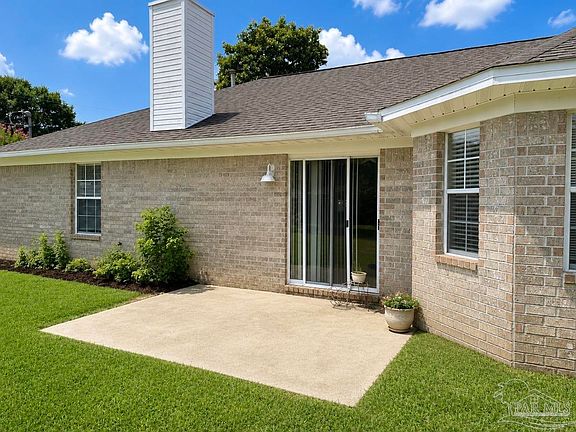2nd image of 401 Thorn Ct
