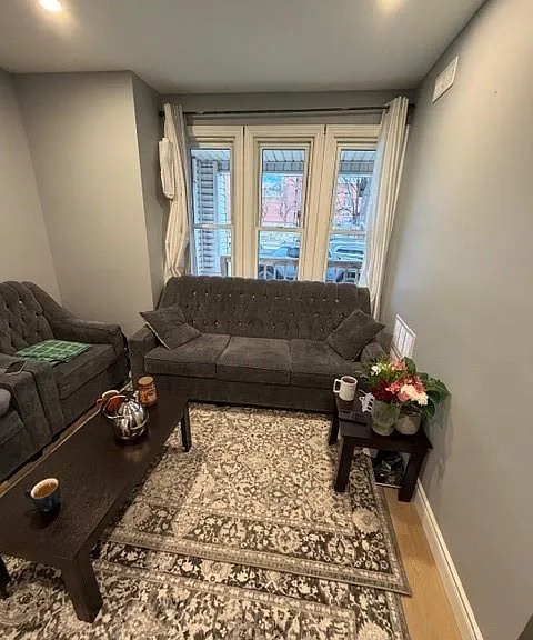 25 Giles Blvd E #MAIN LEVEL — Photo 6