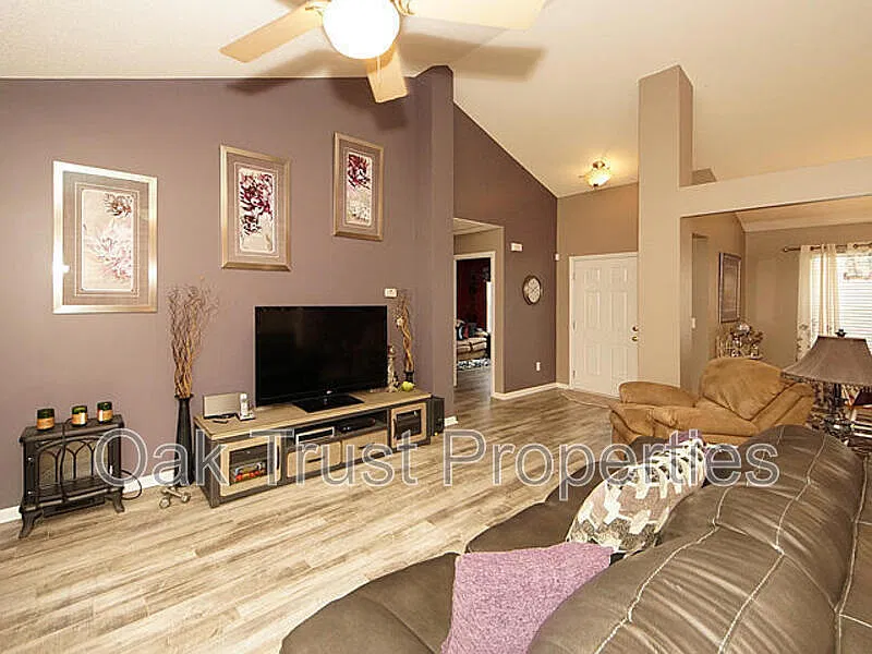 3 bed, 2.0 bath, 1504 sqft, $2,495 — Photo 4