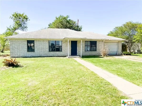 1309 W Pointe Pl, Lockhart, TX 78644