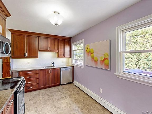4th image of 6 Barbara Cres