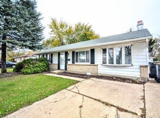 429 Ridge Cir, Streamwood, IL 60107