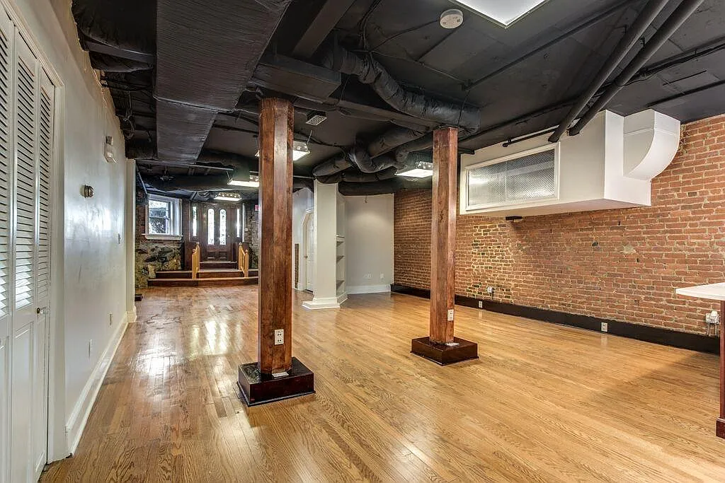 4 bed, 2200 sqft, $5,800 — Photo 4
