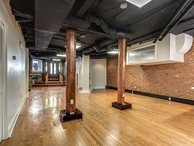 1033 Beacon St #B — Photo 4