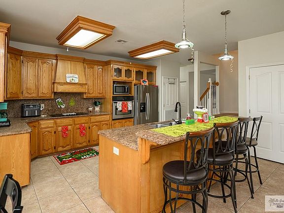 5th image of 21895 Amistad Rd