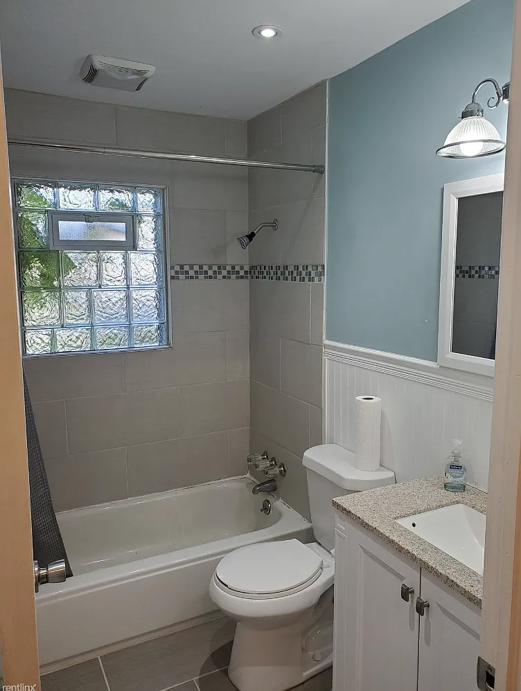 2 bed, 800 sqft, $1,400 — Photo 3