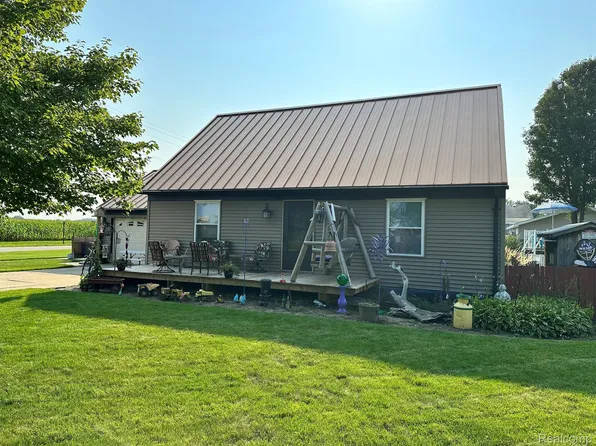 792 Fairview Dr, Imlay City, MI 48444