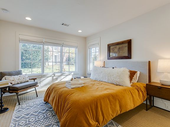 5th image of 519 Chesterfield Ave APT 8