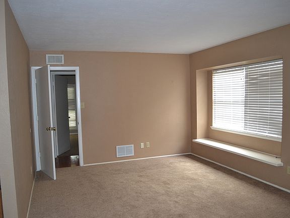 4th image of 1121 Kesser Dr