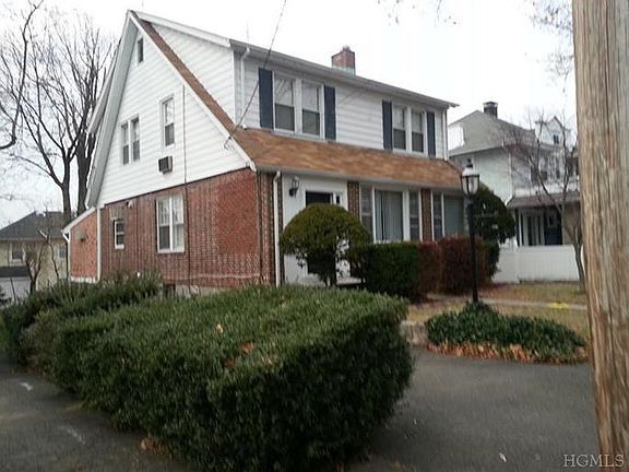 2nd image of 19 Lawrence Ave