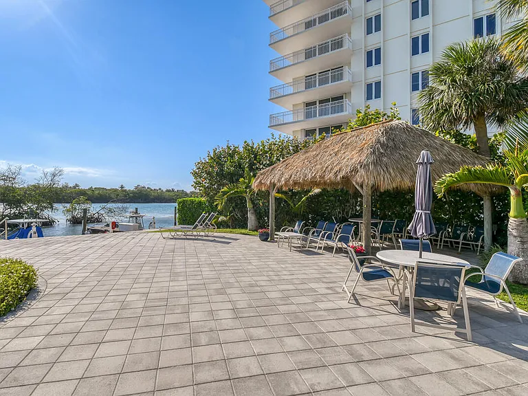 325 Beach Rd #301 — Photo 54