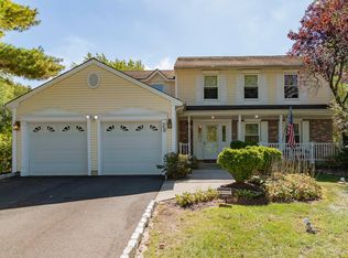 20 Abilene Ln, Manalapan, NJ 07726