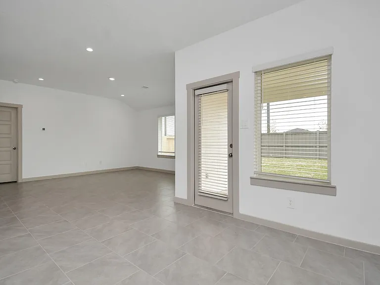 7731 Suffolk Valley Ln — Photo 26