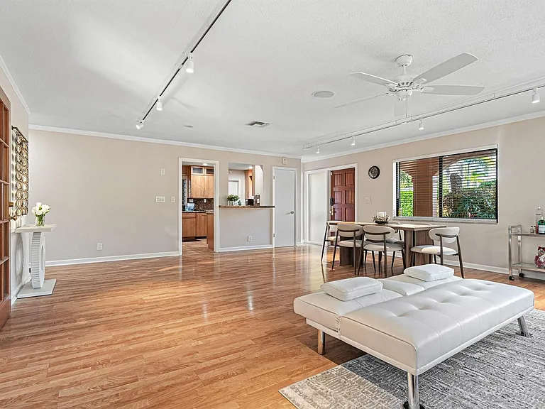 708 NW 6th Dr — Photo 37